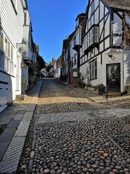 The Oak Corner greets you in a beautiful old alleyway